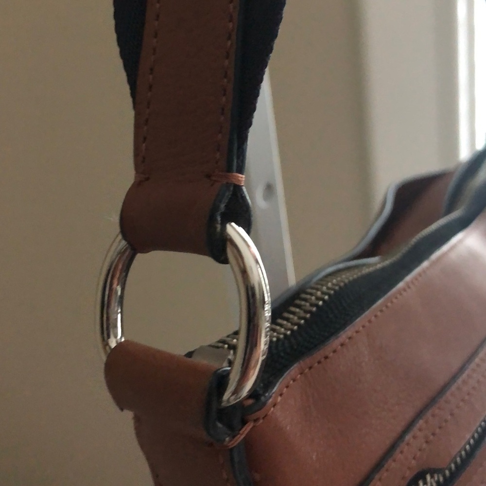 Coach UNISEX Crossbody/Shoulder Bag EUC - Picture 12 of 13